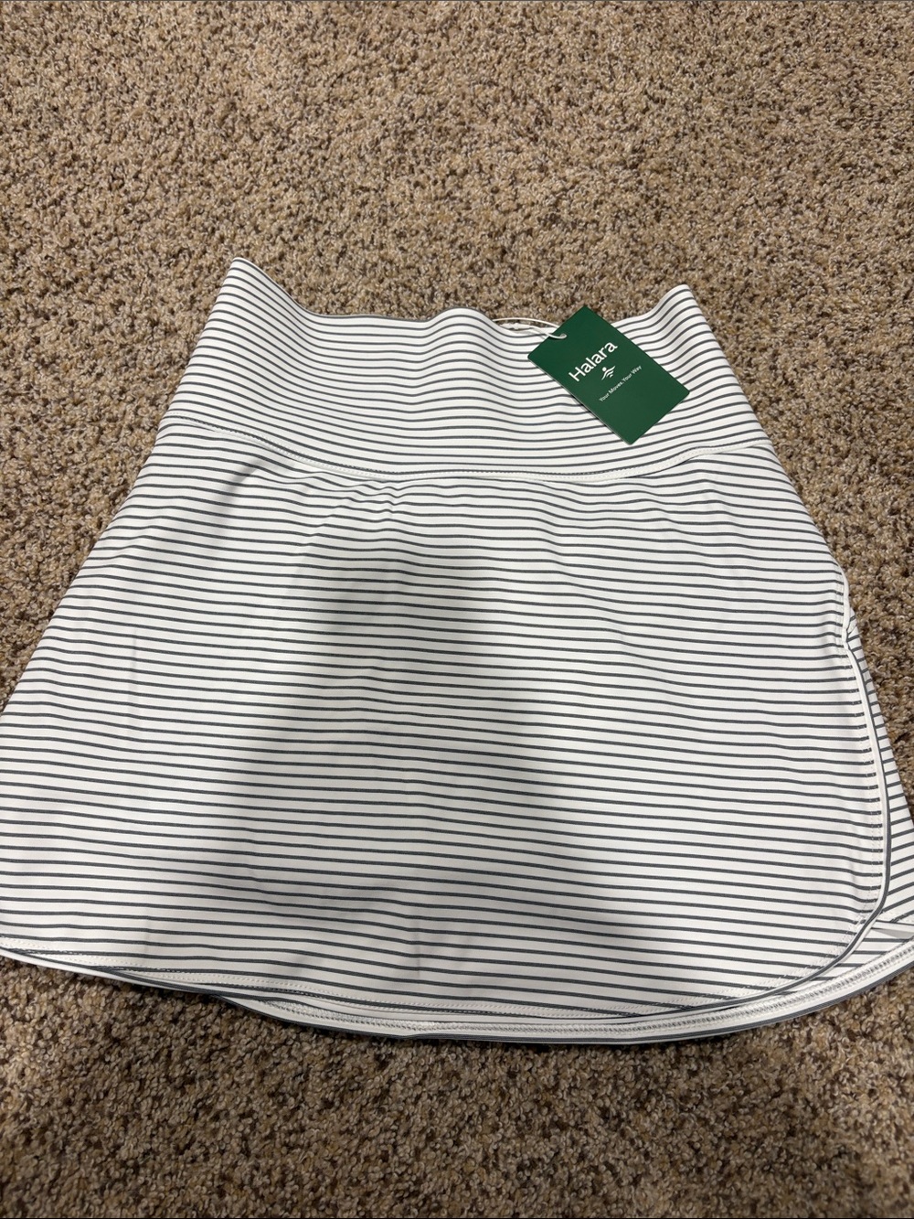 HALARA White and black Thin-Striped Mini Skort